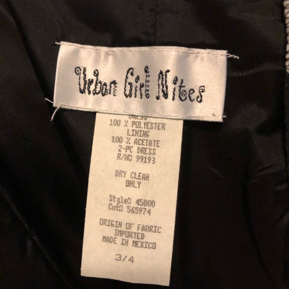 Black and white gown - Picture 5 of 5